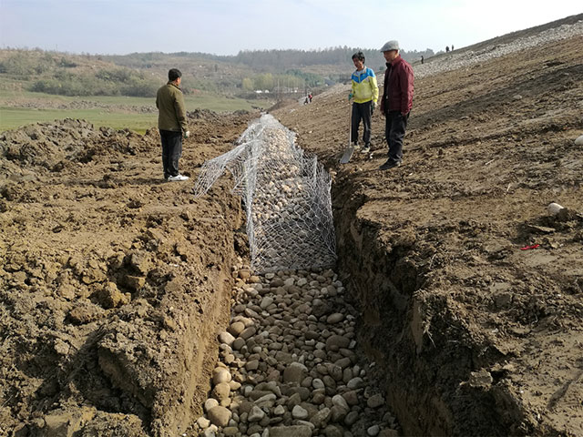 道水格賓護腳及雷諾護墊護坡施工	